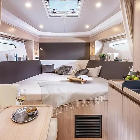 Private Yacht Bådhotel *