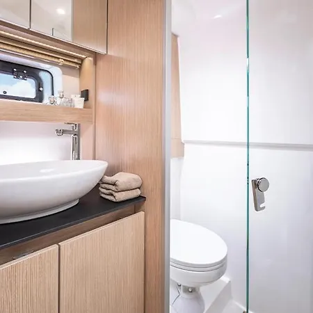Private Yacht 船屋 昂蒂布
