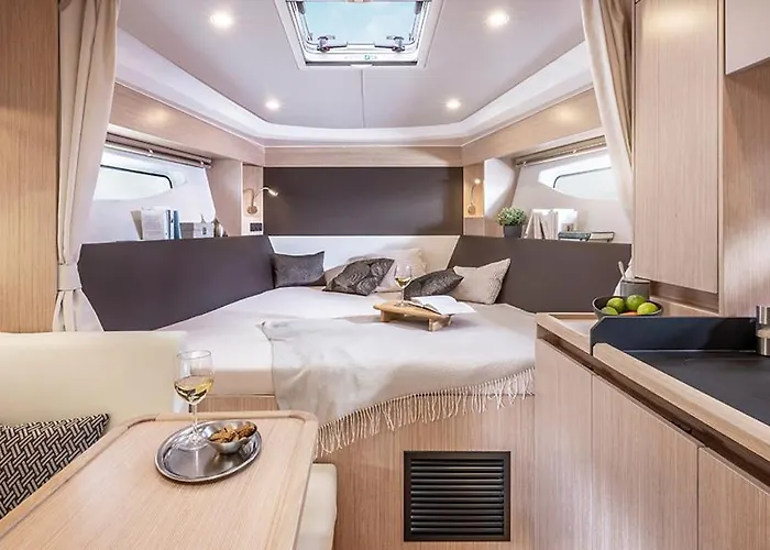 Private Yacht Hotel na wodzie *